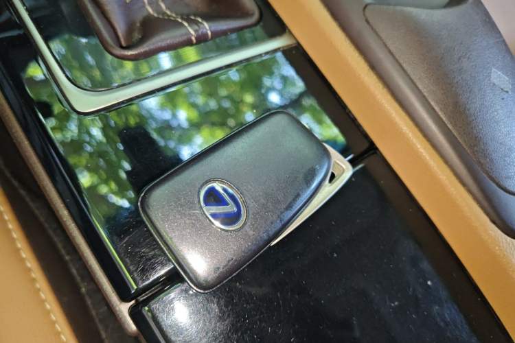 Used Lexus ES 2015 300h Comfort Edition Vehicle Key