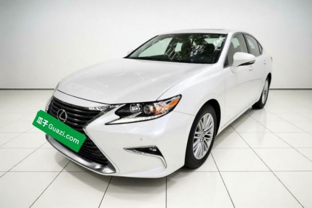 Ojetý Lexus ES 2015 250 Elegant Edition