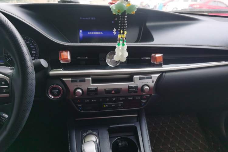 Used Lexus ES 2015 300h Comfort Edition Audio And AC Panel