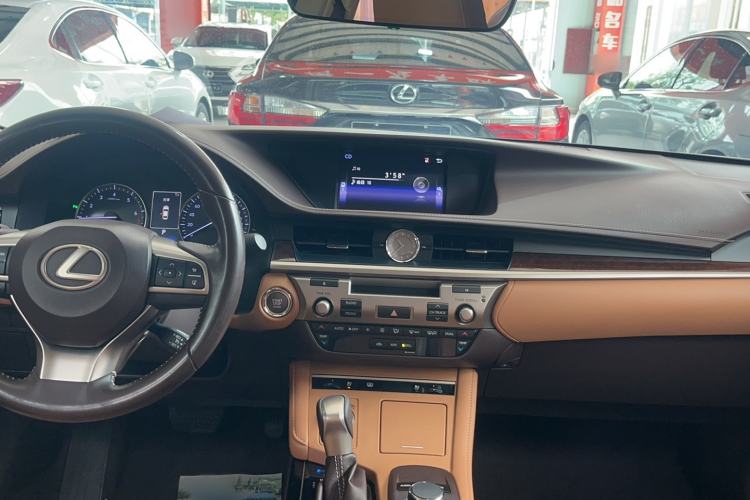 Used Lexus ES 2015 250 Elegant Edition Audio And AC Panel