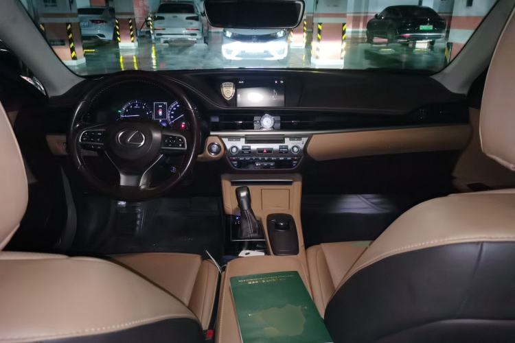 Used Lexus ES 2015 200 Elite Edition Center Console