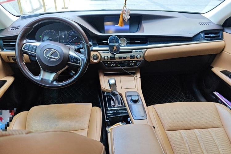 Used Lexus ES 2015 200 Elite Edition Center Console