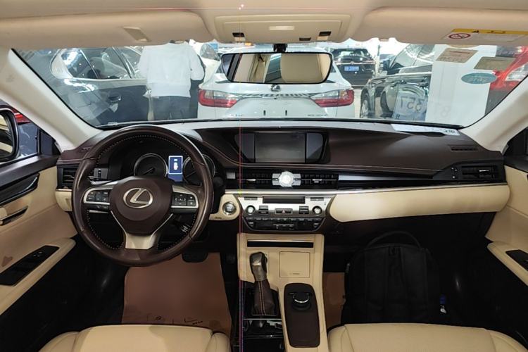 Used Lexus ES 2015 200 Elite Edition Center Console