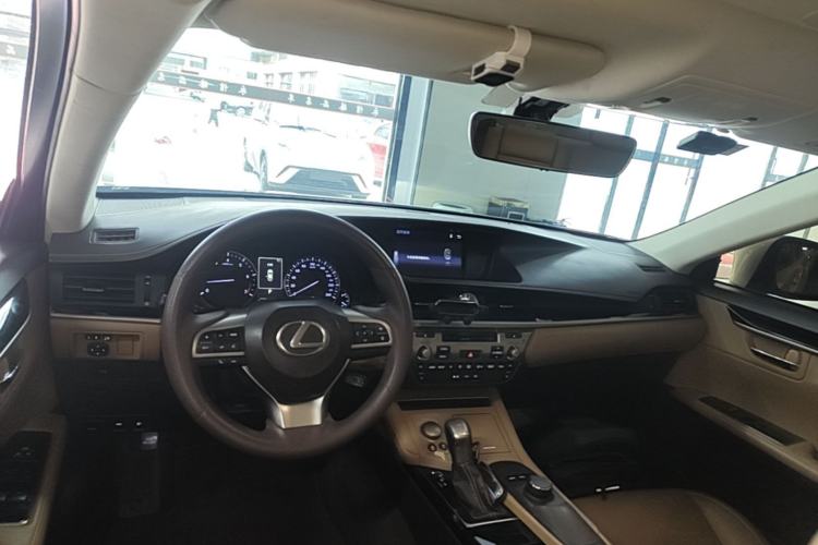 Used Lexus ES 2015 200 Elite Edition Center Console