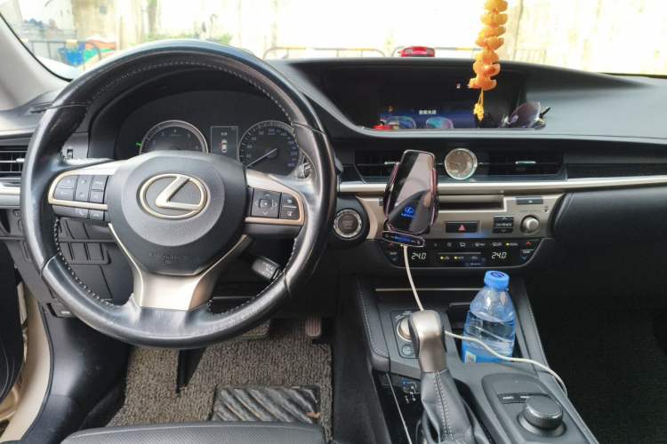 Used Lexus ES 2015 200 Elite Edition Center Console