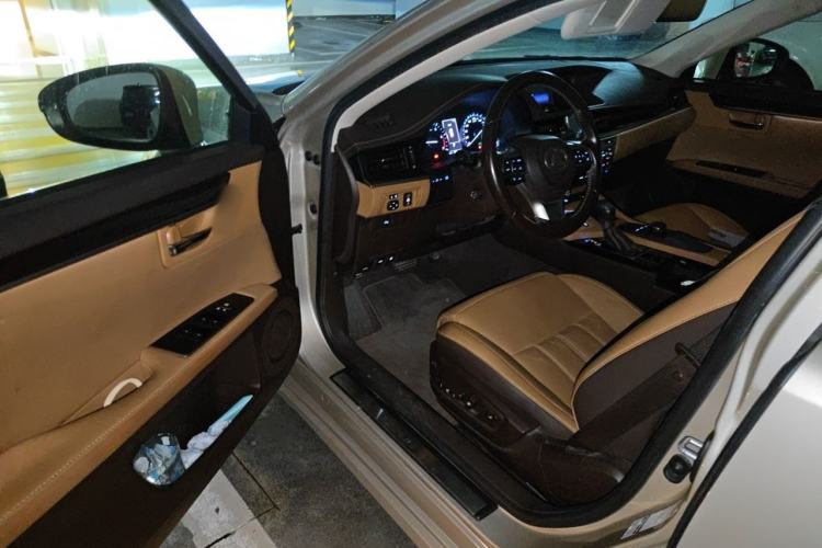 Used Lexus ES 2015 250 Elegant Edition Driver Seat