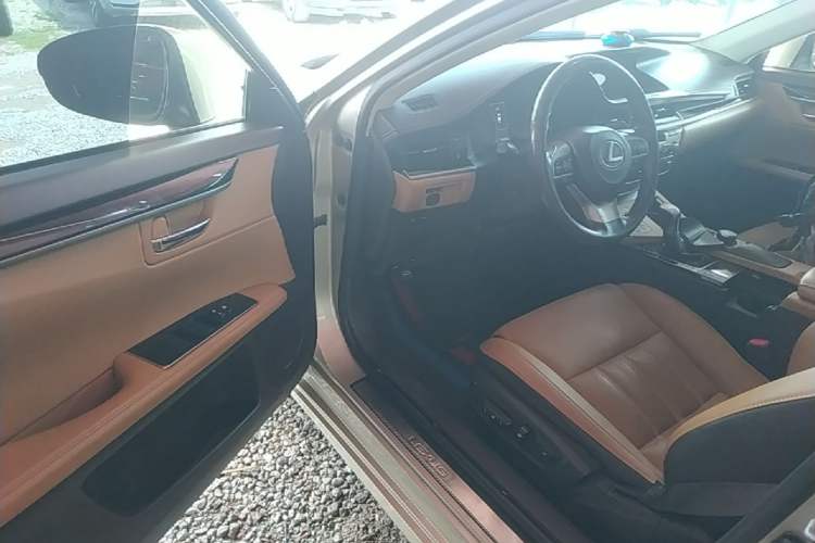 Used Lexus ES 2015 300h Comfort Edition Driver Seat