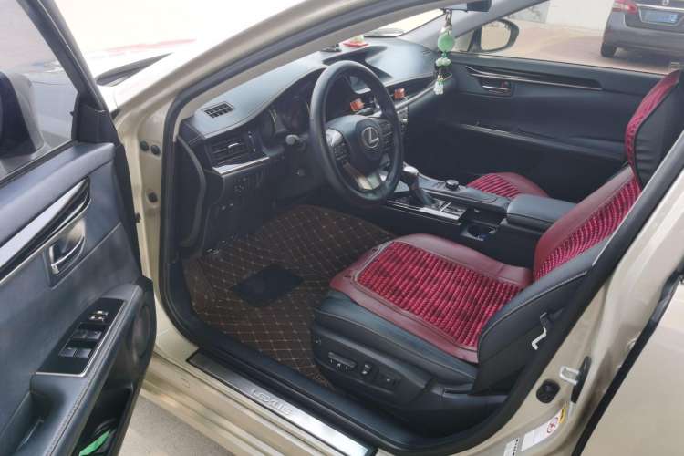 Used Lexus ES 2015 300h Comfort Edition Driver Seat