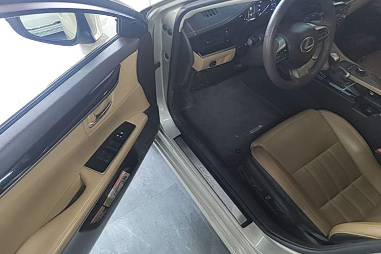 Used Lexus ES 2015 200 Elite Edition Driver Seat