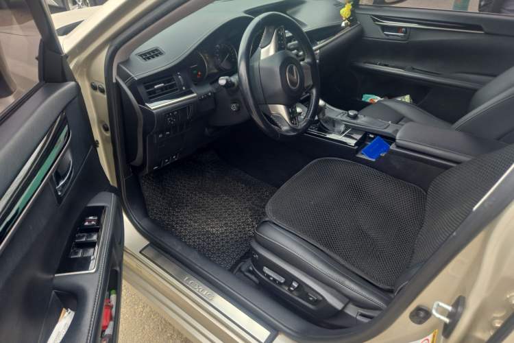 Used Lexus ES 2015 300h Comfort Edition Driver Seat