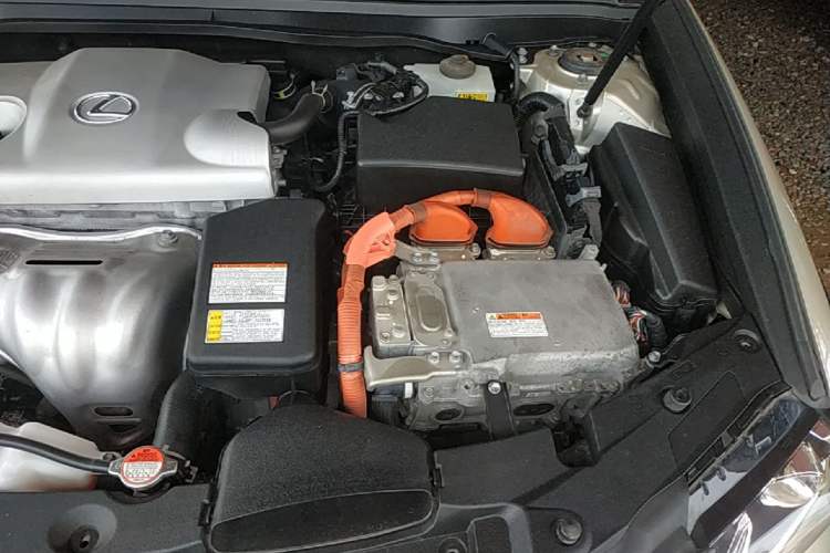 Used Lexus ES 2015 300h Comfort Edition Engine Bay Left