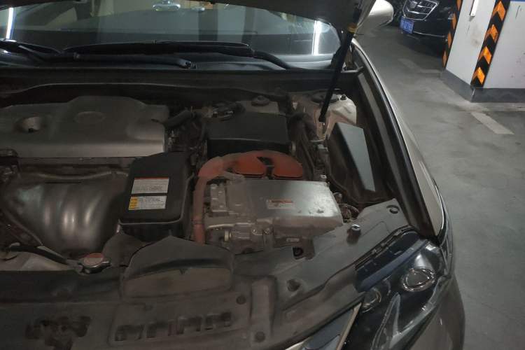 Used Lexus ES 2015 300h Luxury Edition Engine Bay Left