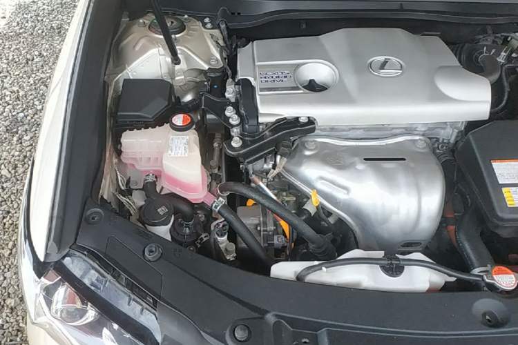 Used Lexus ES 2015 300h Comfort Edition Engine Bay Right