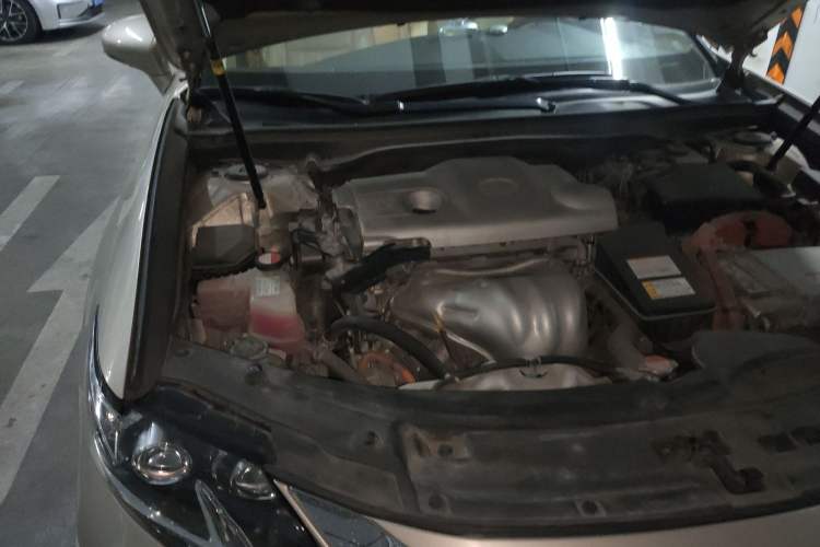 Used Lexus ES 2015 300h Luxury Edition Engine Bay Right