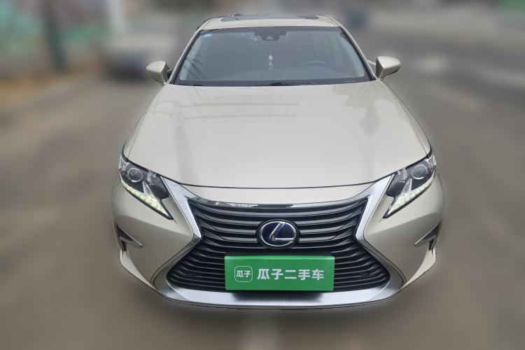 Used Lexus ES 2015 300h Comfort Edition Front