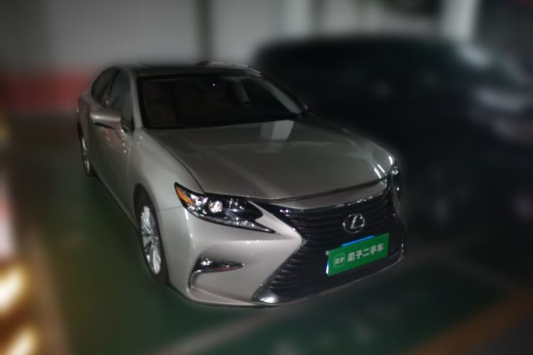 Used Lexus ES 2015 200 Elite Edition Front Right 45 Deg