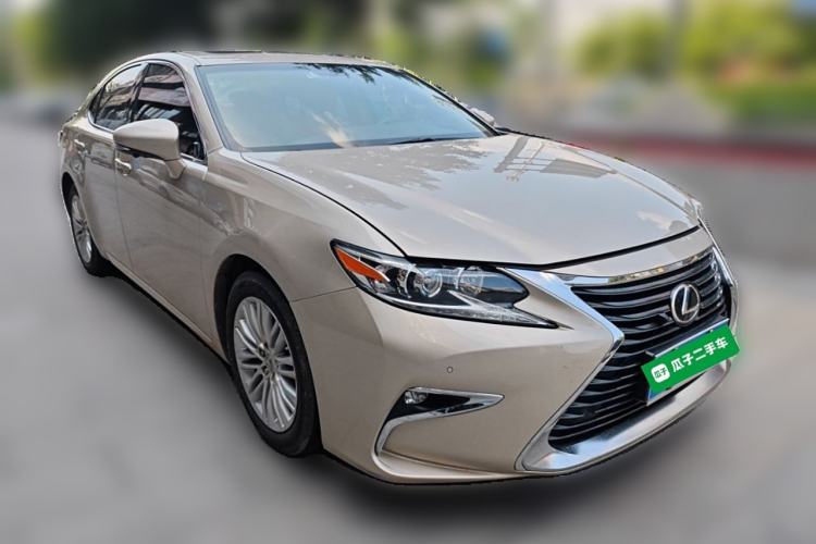 Used Lexus ES 2015 200 Elite Edition Front Right 45 Deg