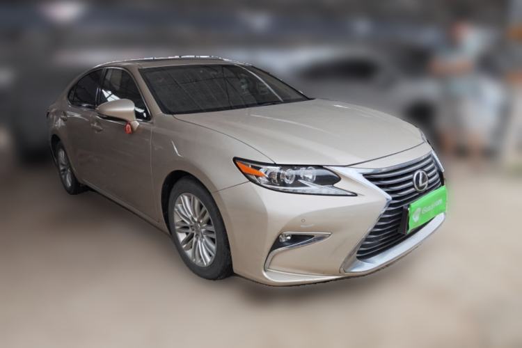 Used Lexus ES 2015 200 Elite Edition Front Right 45 Deg