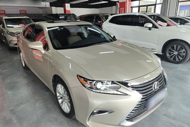 Used Lexus ES 2015 200 Elite Edition Front Right 45 Deg
