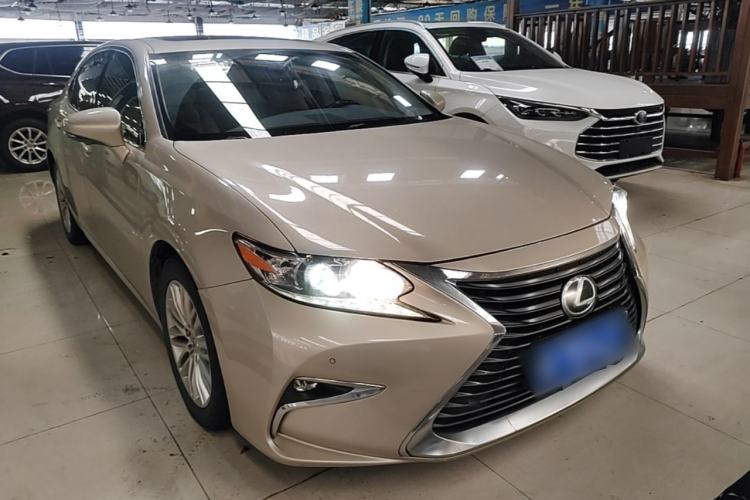 Used Lexus ES 2015 200 Elite Edition Front Right 45 Deg