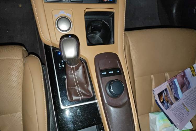 Used Lexus ES 2015 250 Elegant Edition Gear Lever