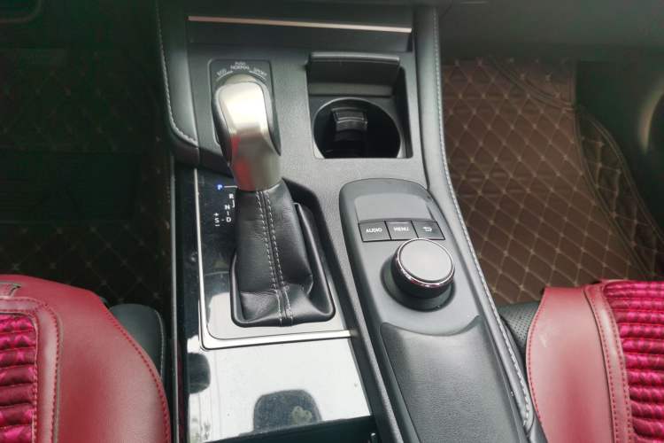 Used Lexus ES 2015 300h Comfort Edition Gear Lever