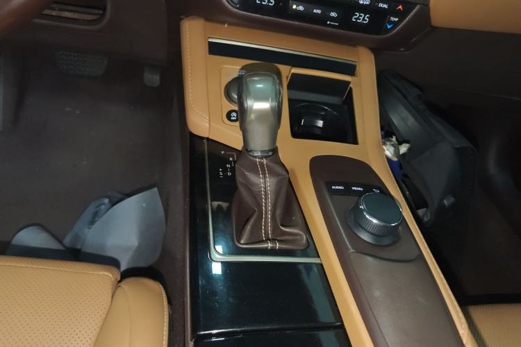 Used Lexus ES 2015 200 Elite Edition Gear Lever