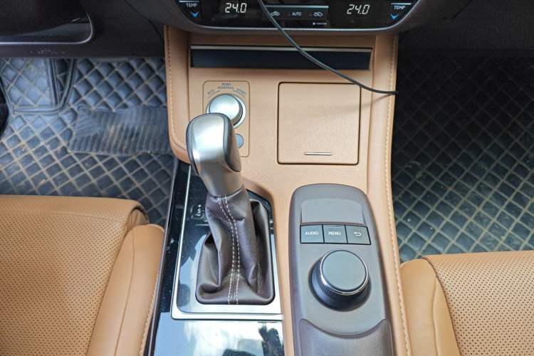 Used Lexus ES 2015 200 Elite Edition Gear Lever