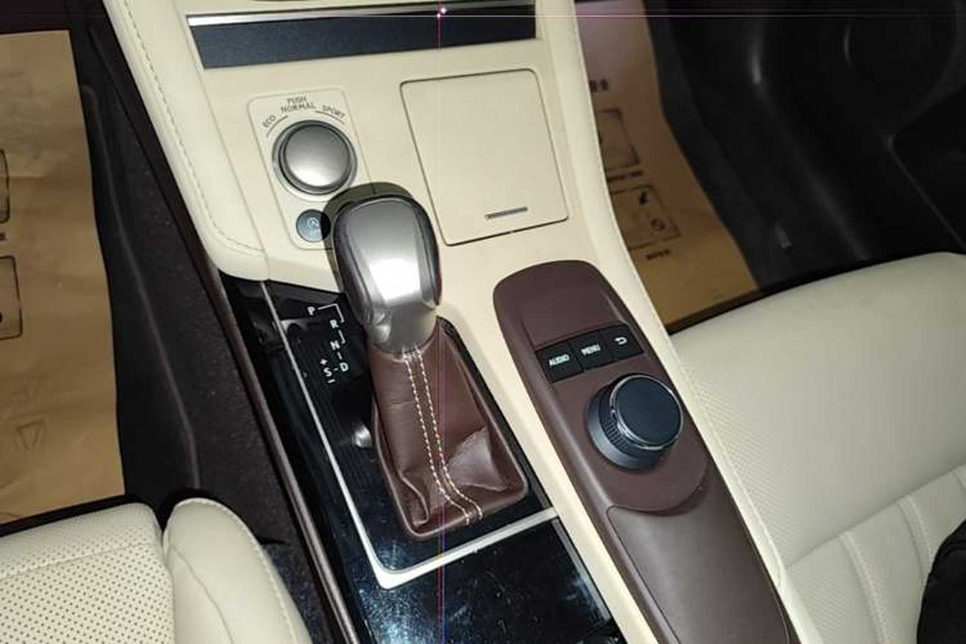 Used Lexus ES 2015 200 Elite Edition Gear Lever