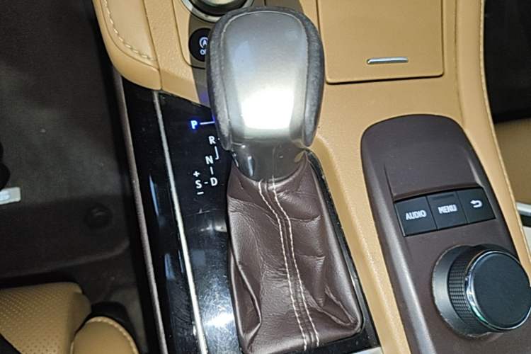 Used Lexus ES 2015 200 Elite Edition Gear Lever