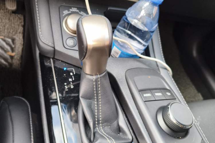 Used Lexus ES 2015 200 Elite Edition Gear Lever