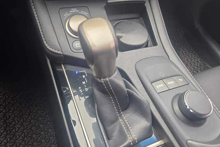 Used Lexus ES 2015 300h Comfort Edition Gear Lever