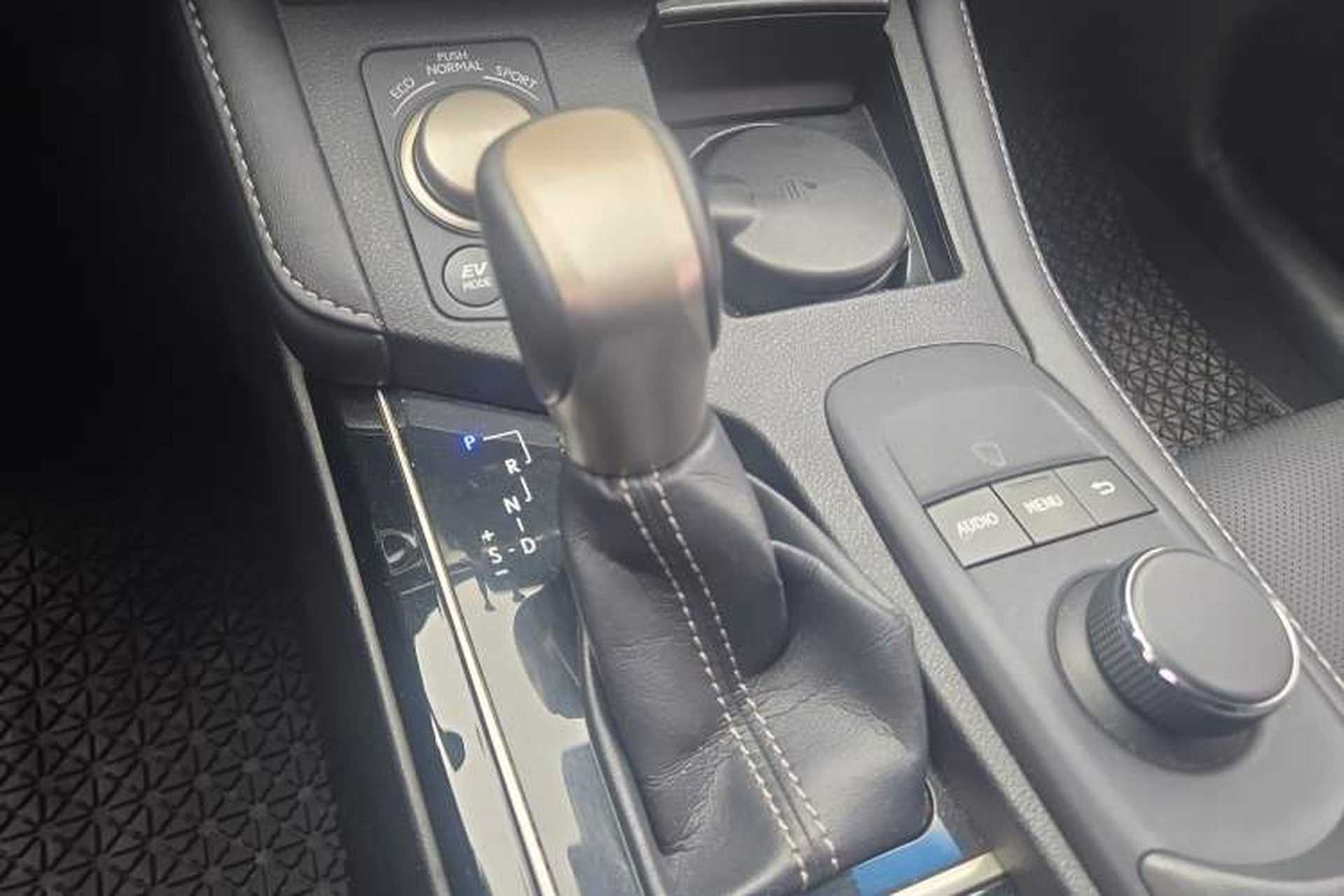 Used Lexus ES 2015 300h Comfort Edition Gear Lever