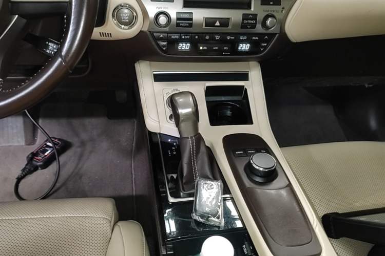 Used Lexus ES 2015 200 Elite Edition Gear Lever
