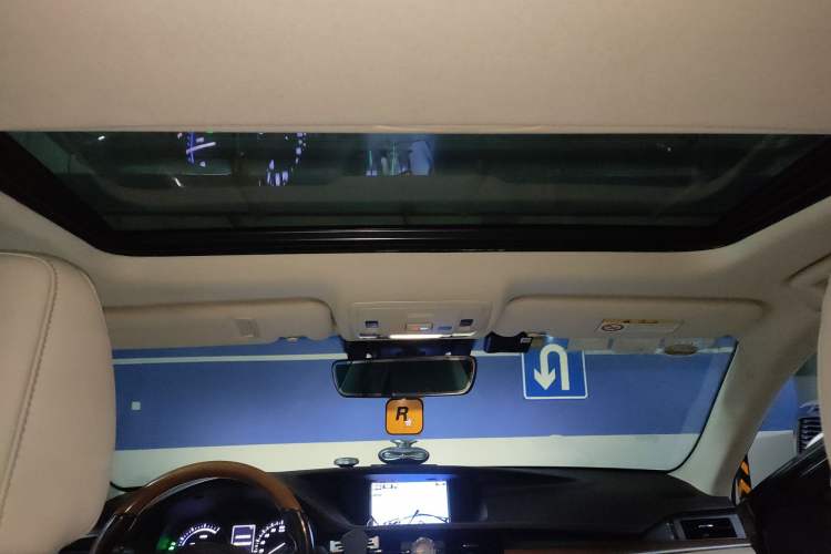 Used Lexus ES 2015 300h Luxury Edition Headliner