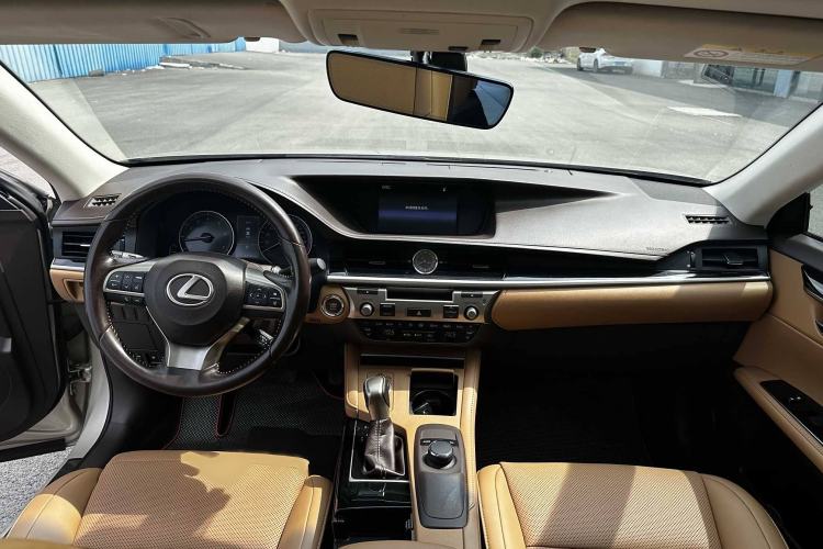 Used Lexus ES 2015 200 Elite Edition Interior 2