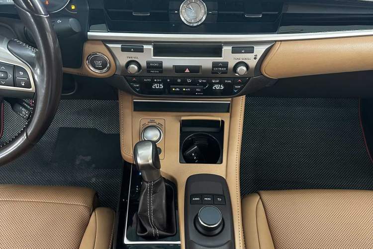 Used Lexus ES 2015 200 Elite Edition Interior 3