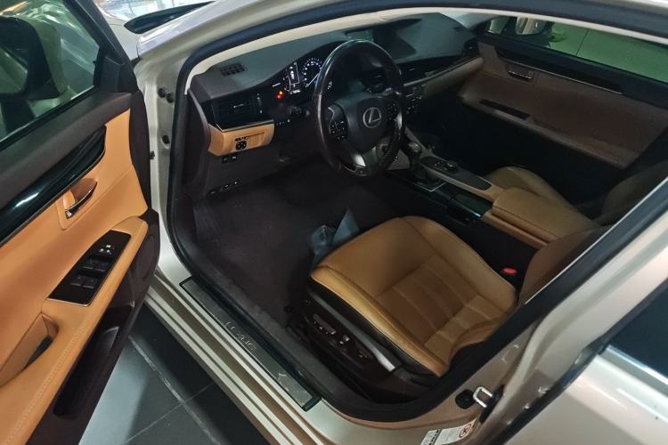 Used Lexus ES 2015 200 Elite Edition Interior 3