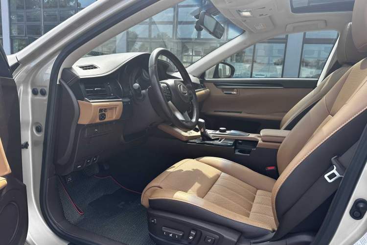 Used Lexus ES 2015 200 Elite Edition Interior 4