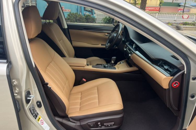 Used Lexus ES 2015 250 Elegant Edition Interior 4