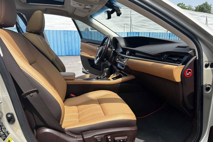 Used Lexus ES 2015 200 Elite Edition Interior 7
