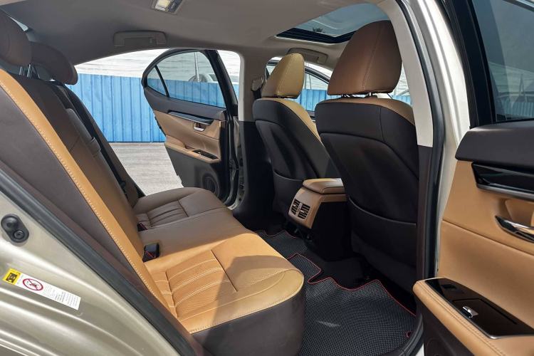 Used Lexus ES 2015 200 Elite Edition Interior 8
