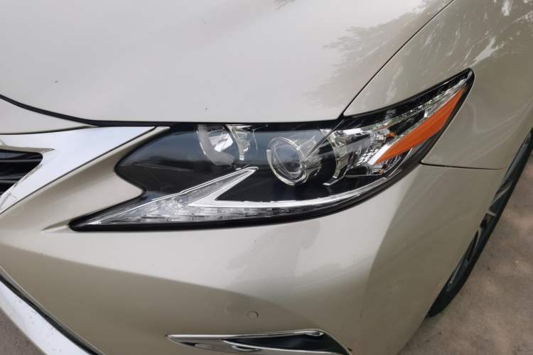 Used Lexus ES 2015 300h Comfort Edition Left Front Headlight