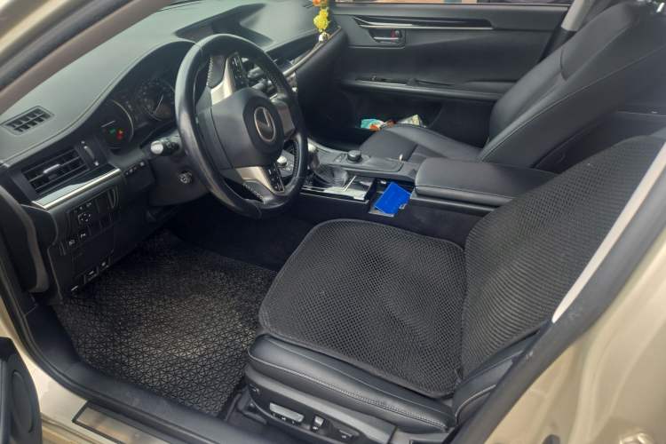Used Lexus ES 2015 300h Comfort Edition Left Front Seat