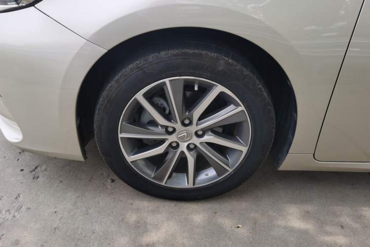 Used Lexus ES 2015 300h Comfort Edition Left Front Wheel Hub