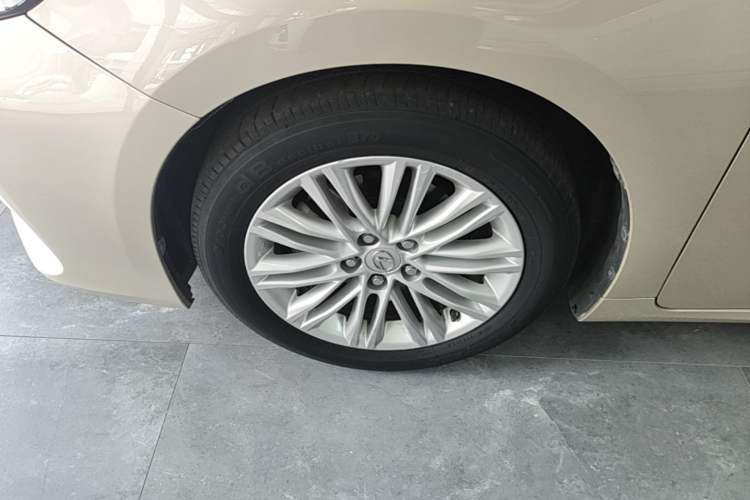 Used Lexus ES 2015 200 Elite Edition Left Front Wheel Hub