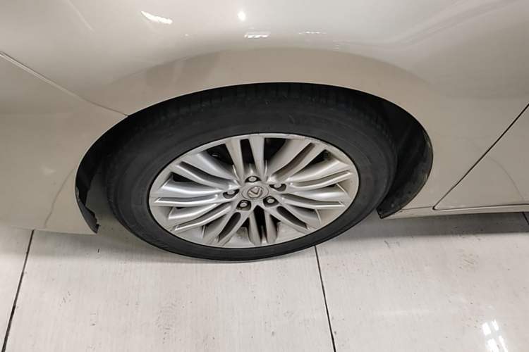 Used Lexus ES 2015 200 Elite Edition Left Front Wheel Hub