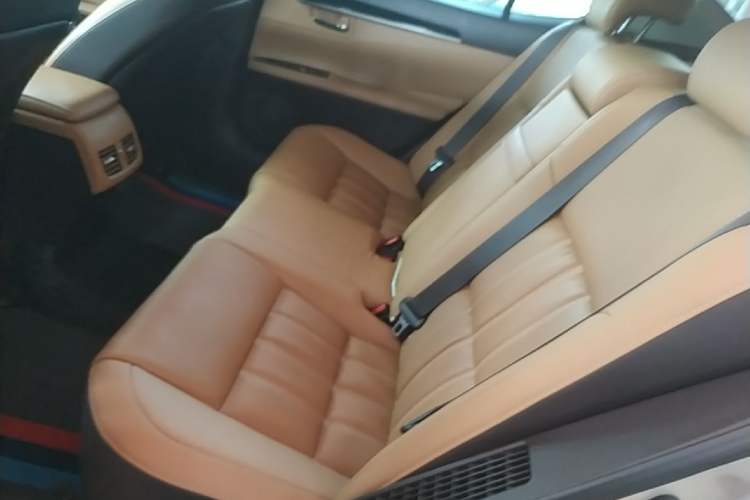 Used Lexus ES 2015 300h Comfort Edition Left Rear Seat