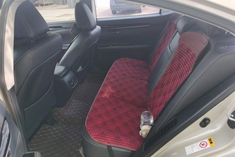 Used Lexus ES 2015 300h Comfort Edition Left Rear Seat