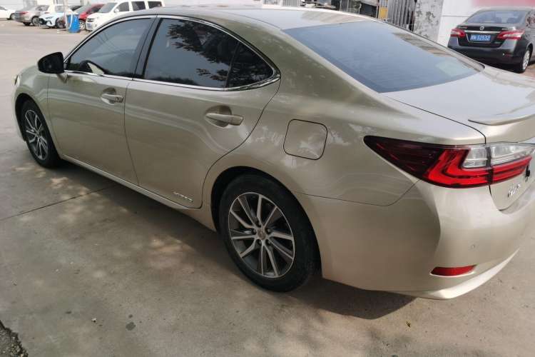 Used Lexus ES 2015 300h Comfort Edition Left Side